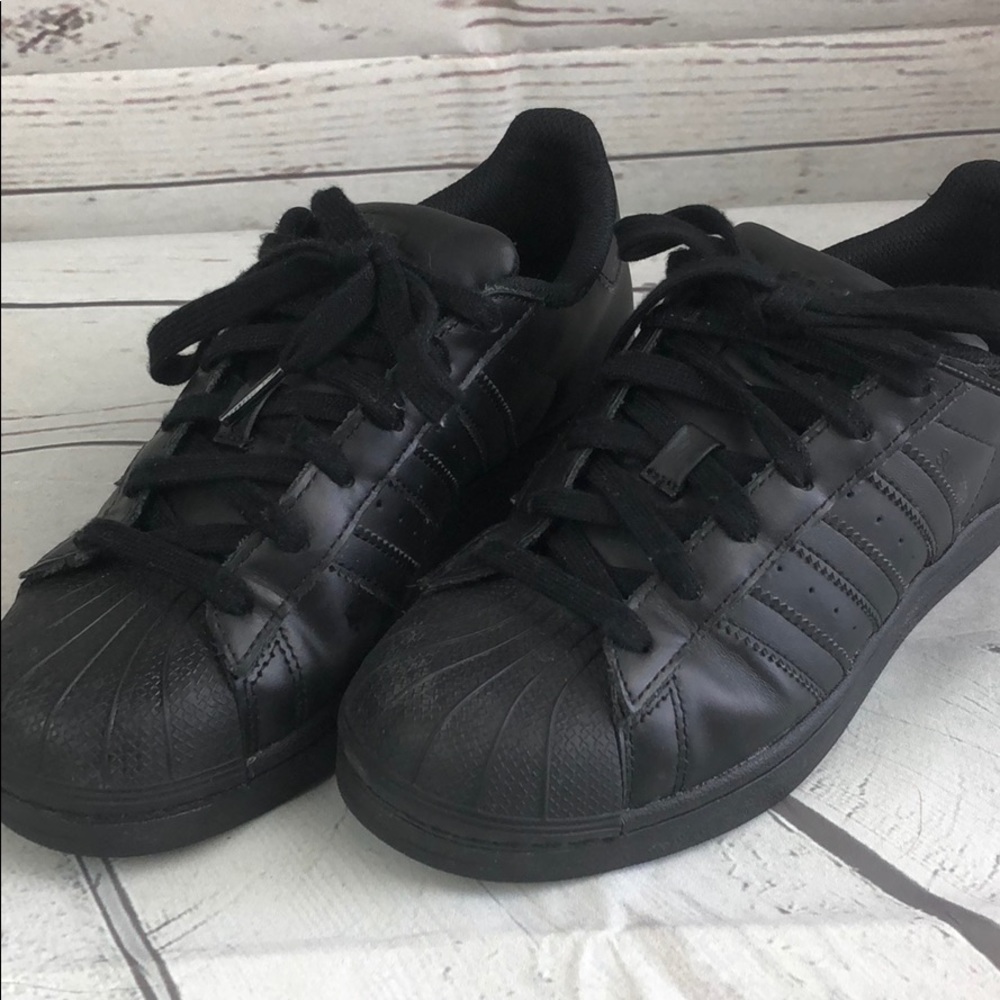 Adidas Superstar all black GS sz 5 women sz 6.5